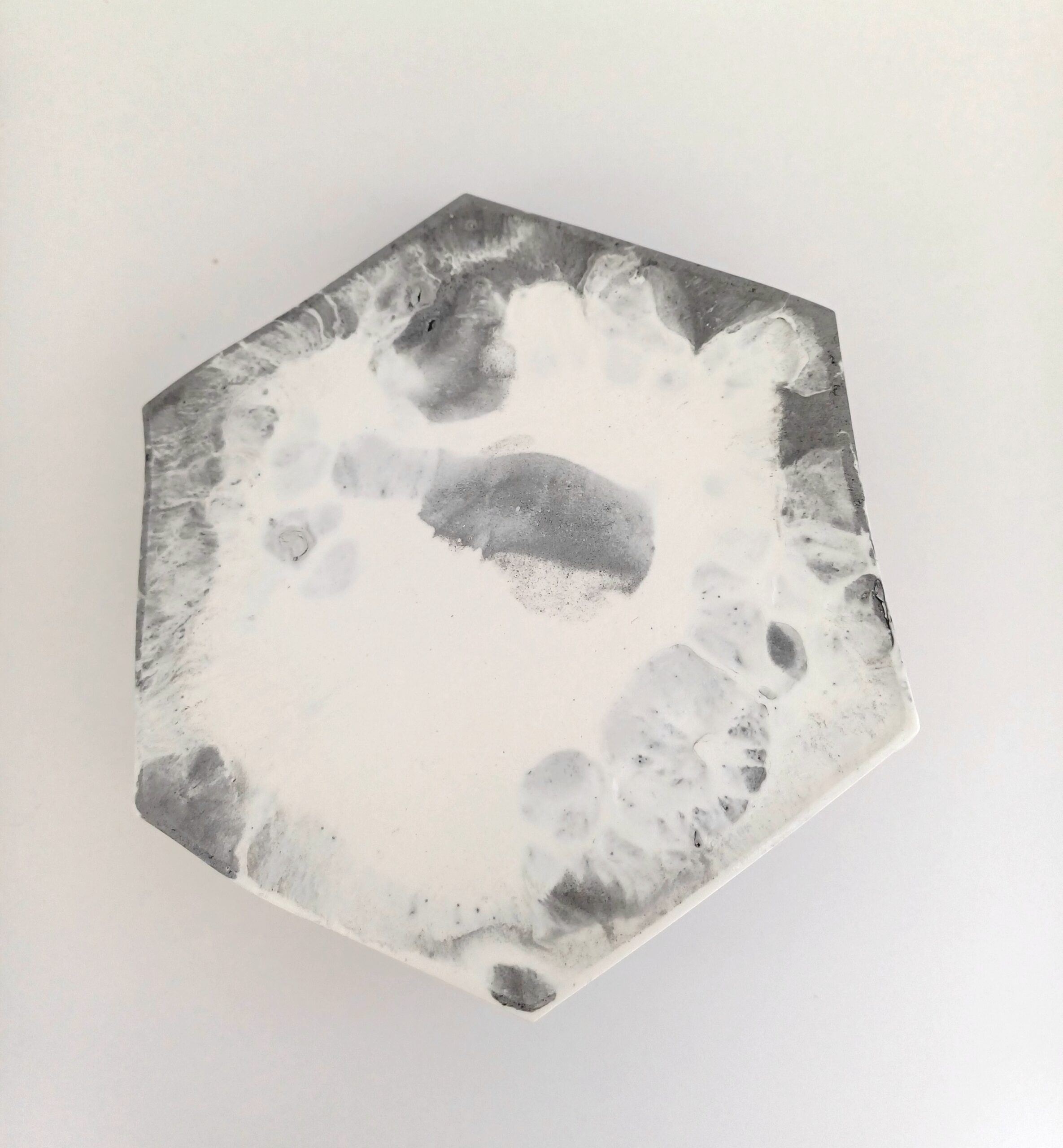 Farfurie decorativă cactus din ceramică cu foită aurie - imagine 5