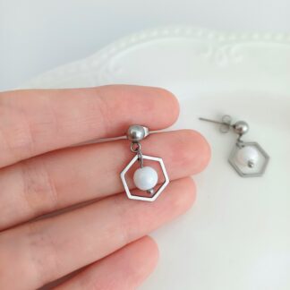 Cercei hexagon cu perla, moderni și eleganti