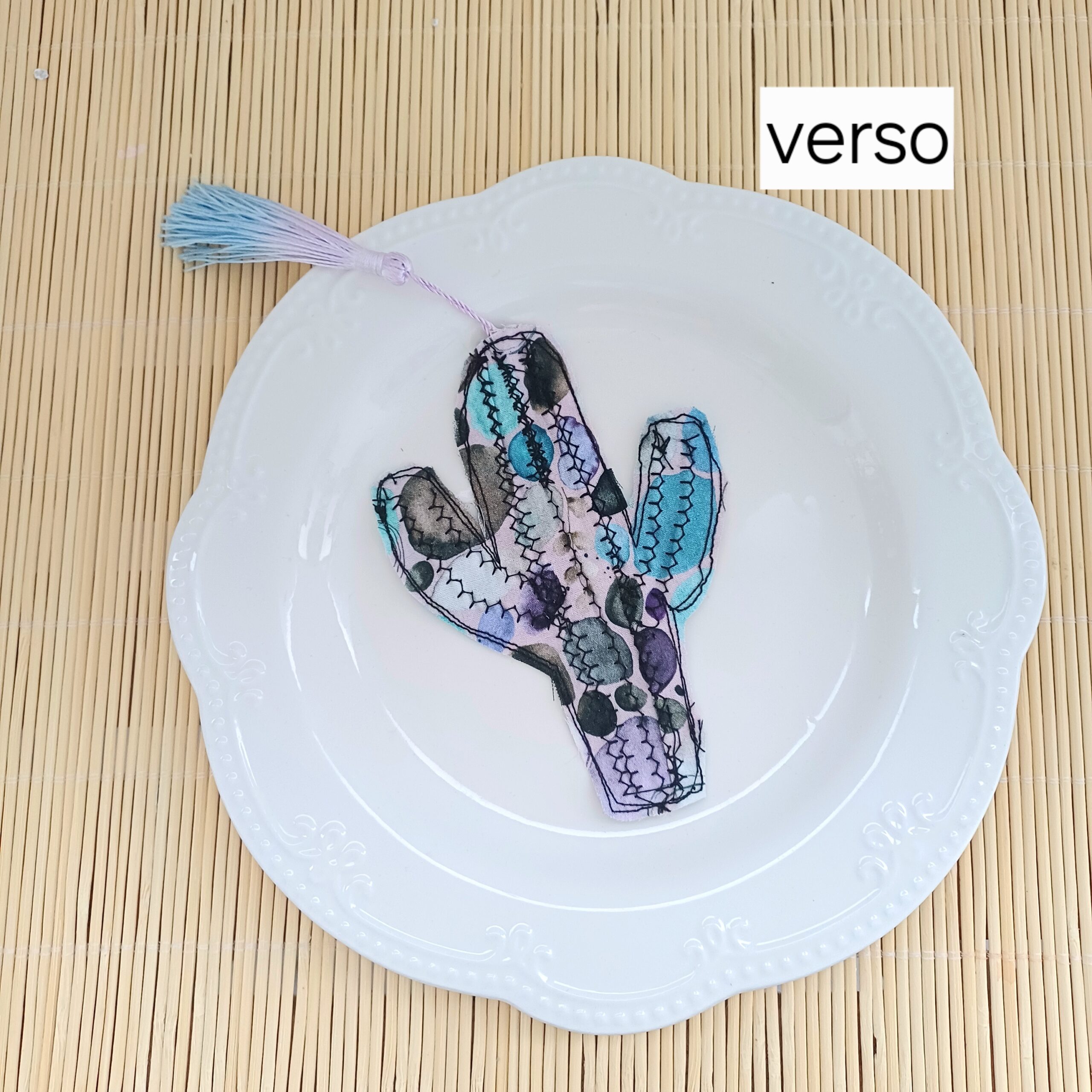 Semn de carte din material textil– Cactus mov-bleo cu ciucure - imagine 3