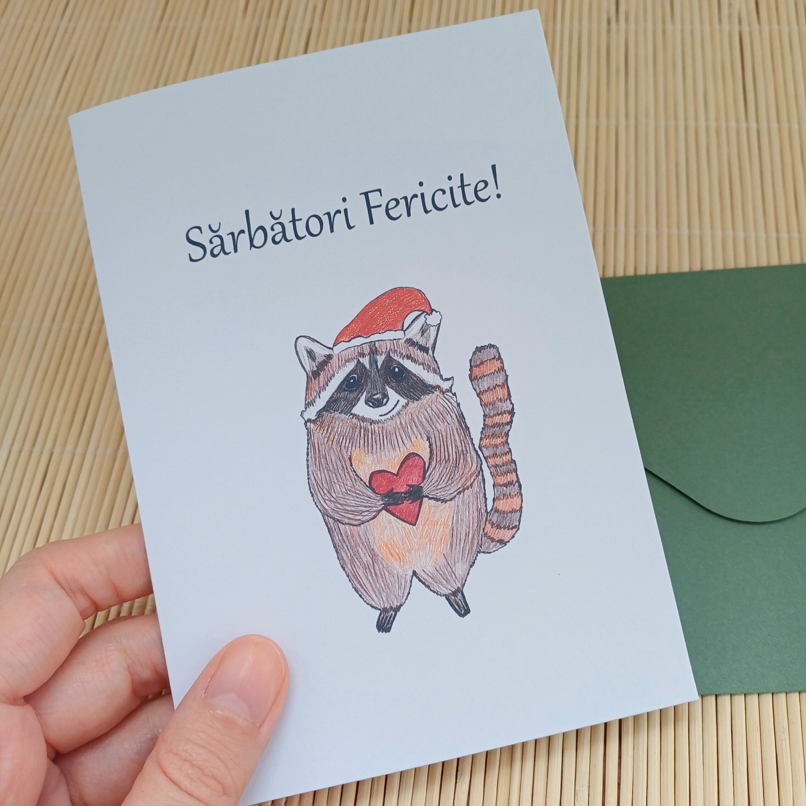 Felicitare Moș Crăciun – raton drăgălaș cu inimă roșie 🎄